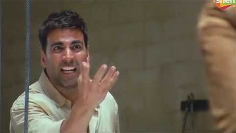 Shakal dekho kitni bholi hai, andar se lomdi hai meme